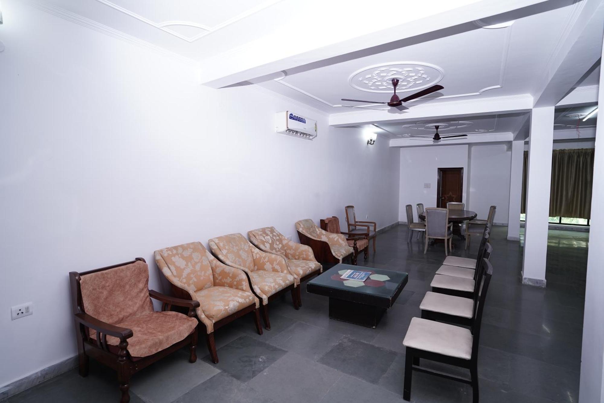 Hotel Lecston @Yashobhoomi Dwarka Sector - 25 Metro Station Дели Экстерьер фото